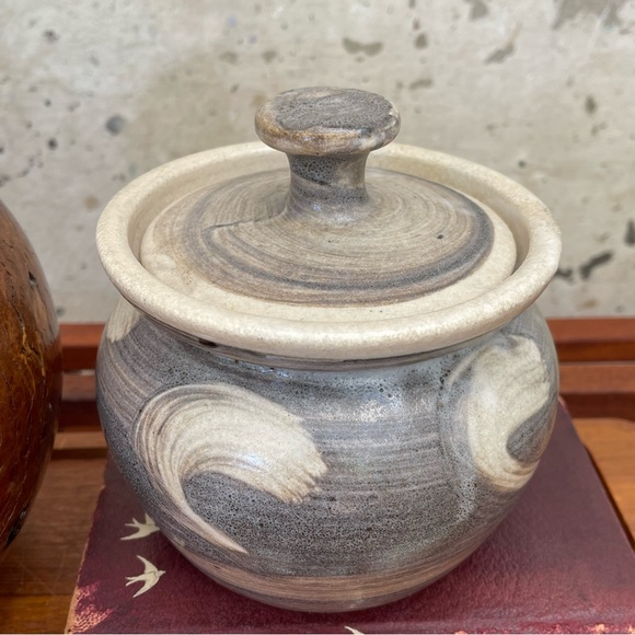 Vintage Small Lidded Ceramic Crock 1985 Studio Pottery Signed - Picture 3 of 6